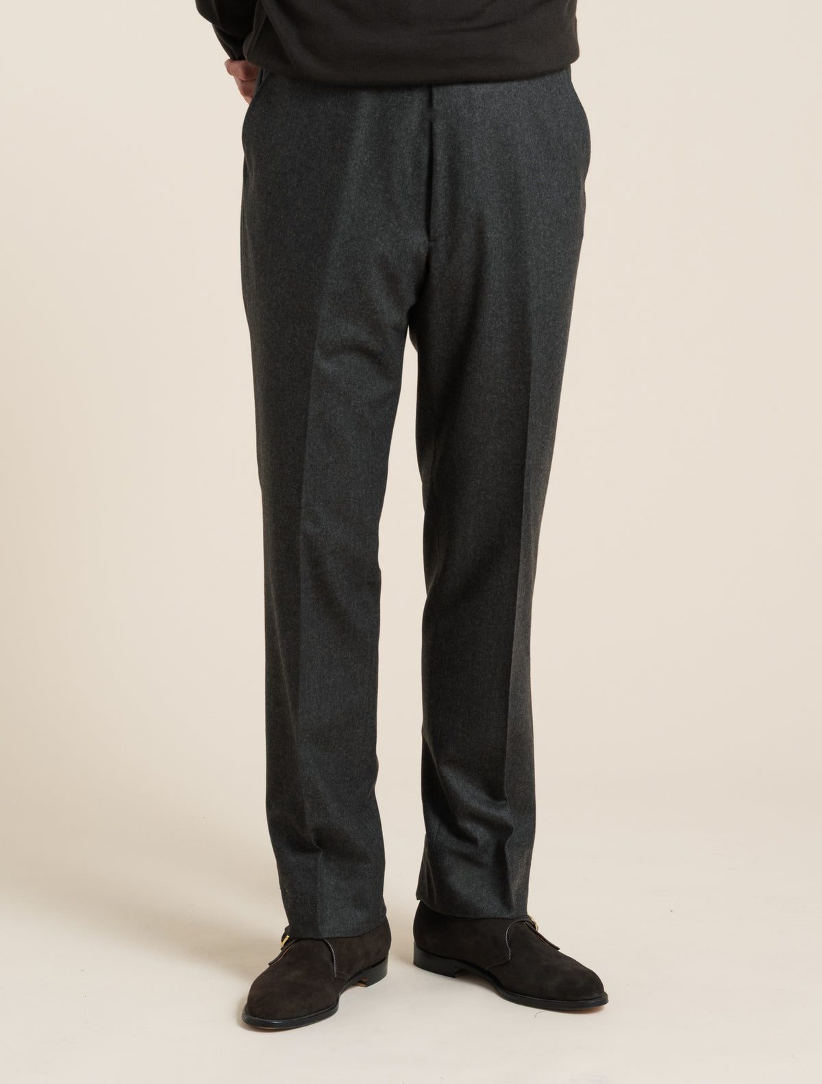 Bundfaltenhose aus Flanell aus Wolle, Dunkelgrau