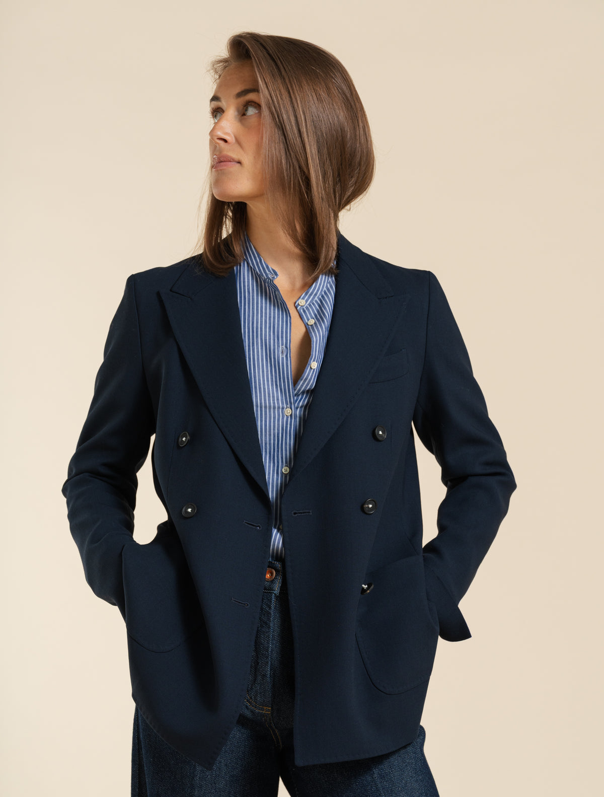 Zweireihige Jacke aus Wollkrepp, Marineblau