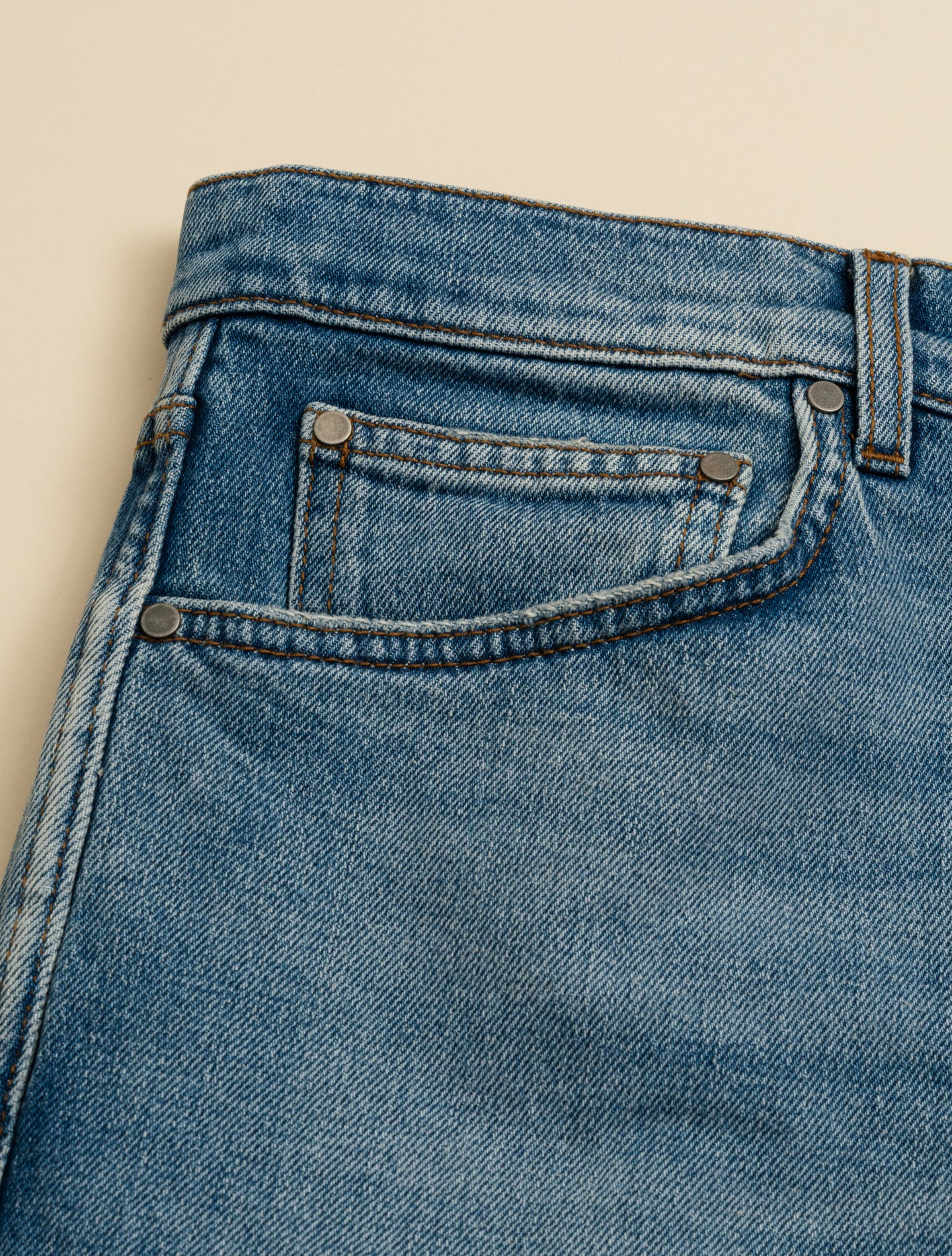Carrot Fit Five-Pocket-Jeans aus Washed Denim