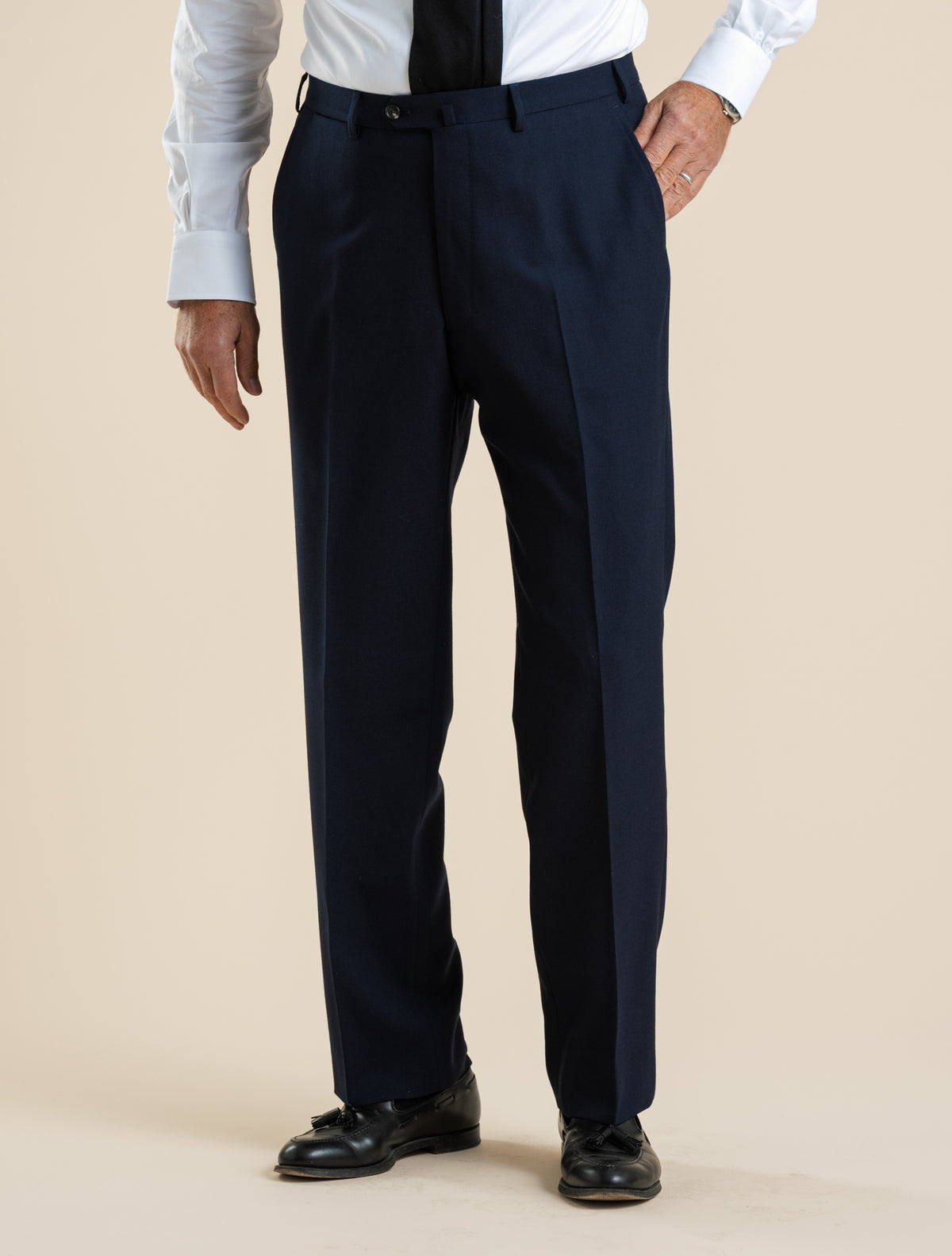 Einreiher-Anzug aus leichtem Flanell in Marineblau