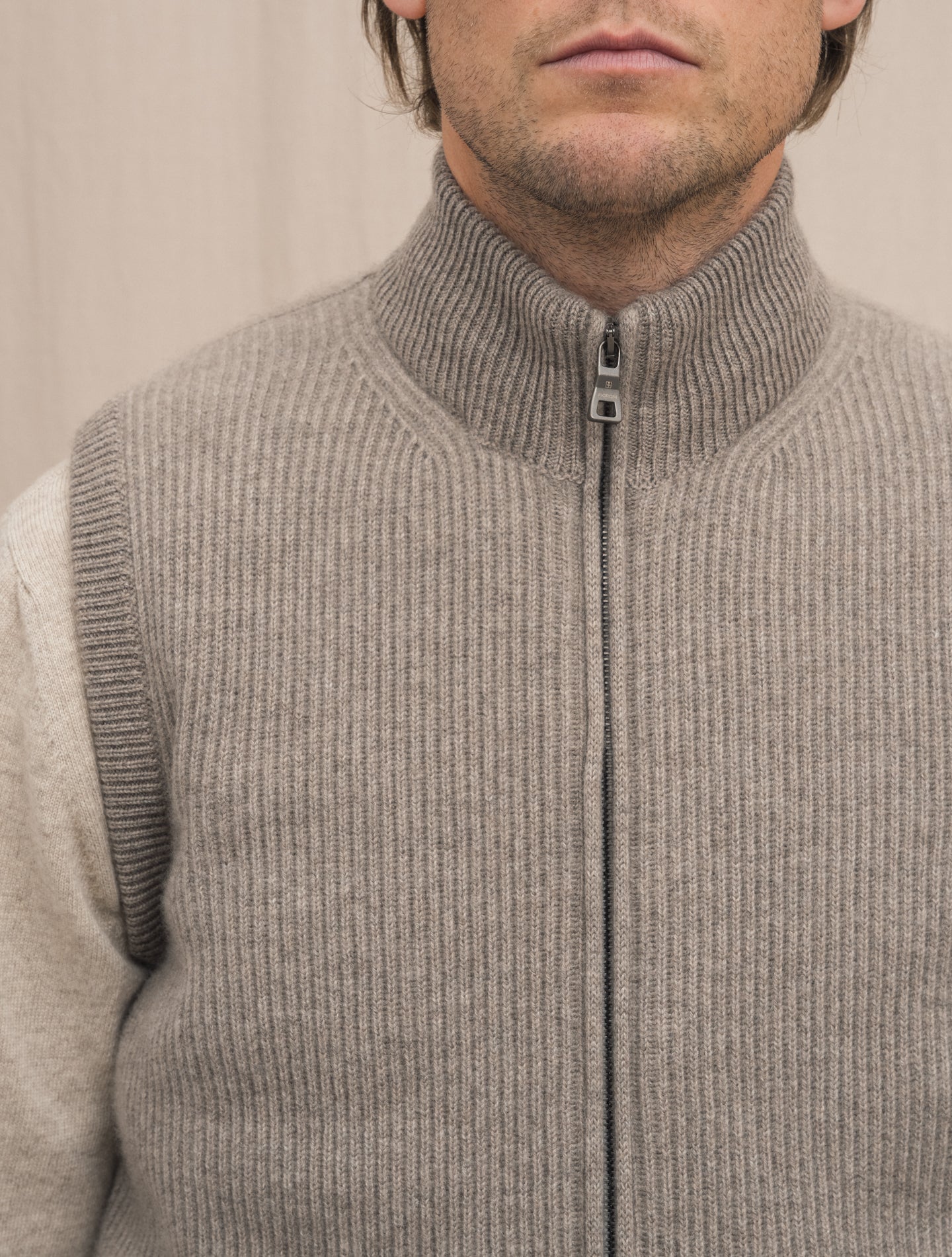 Down Padded Rib Knitted Cashmere Vest Greige Fioroni Outerwear 50