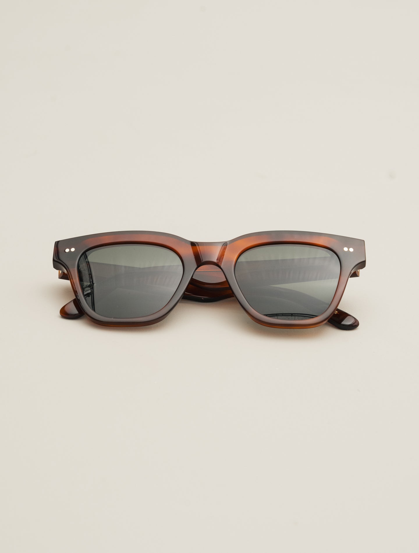 Ellis Sunglasses Amber Green Lens Monokel Eyewear Sunglasses One Size