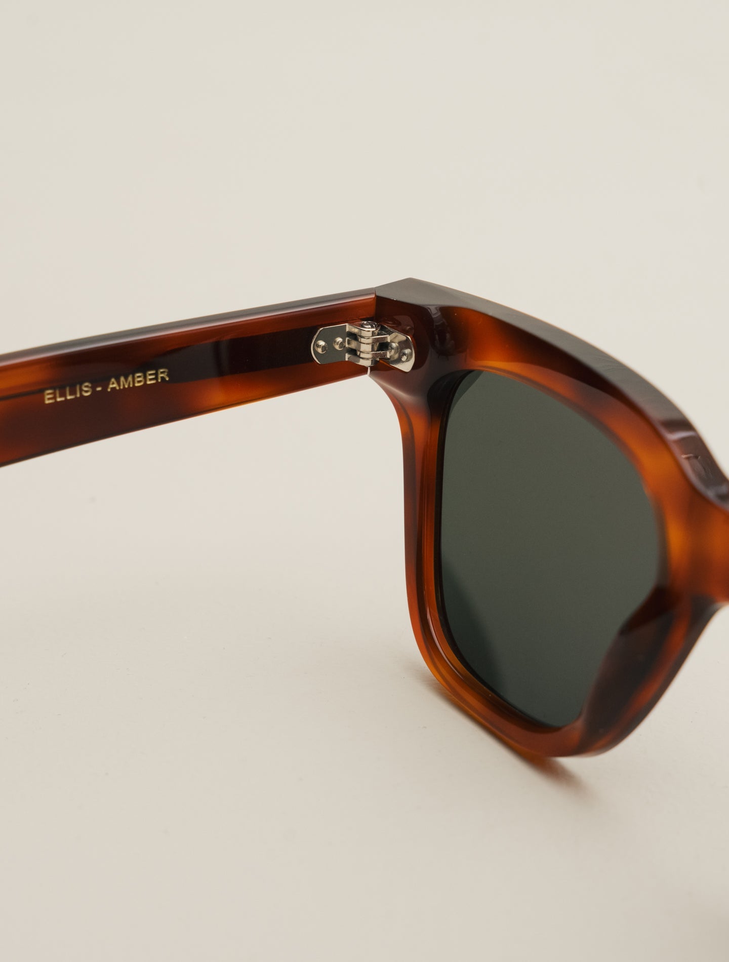 Ellis Sunglasses Amber Green Lens Monokel Eyewear Sunglasses One Size