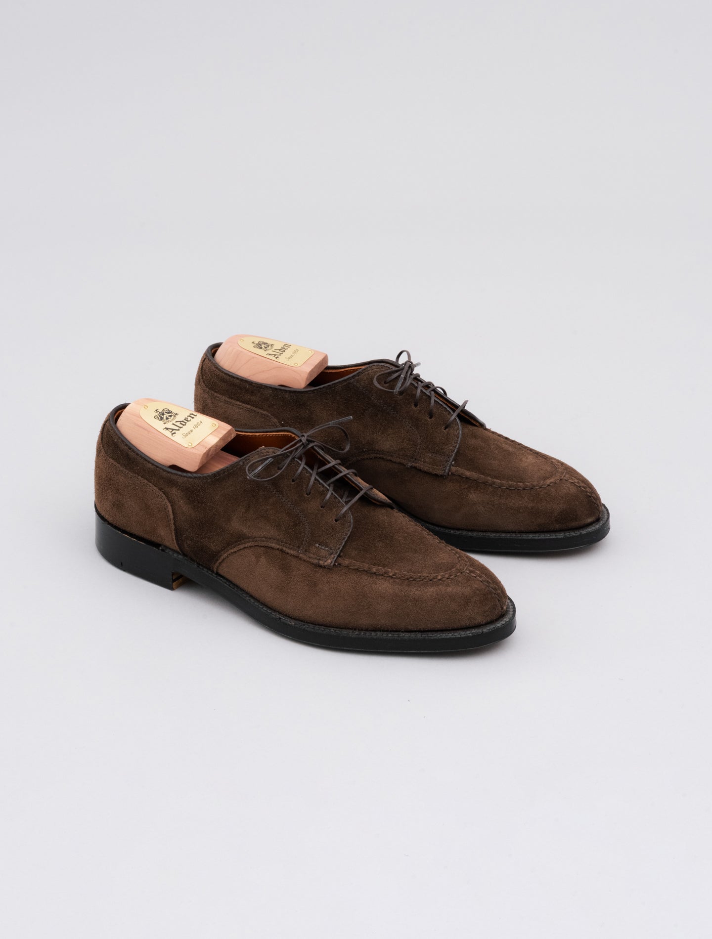Alden Split-Toe Derby in Humus Suede | Gabucci