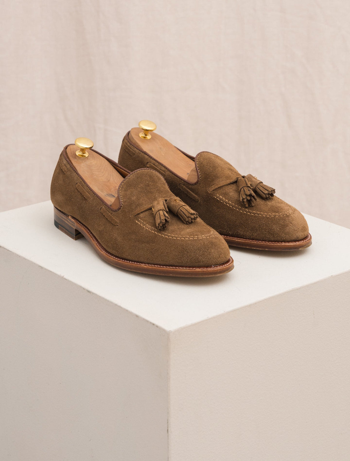 BALLY Tasseled Wingtip Suede Loafer in Snuff Tan Size 12 D 3403 - Tassel Loafer in Snuff Suede – ALDEN SHOES main image 2