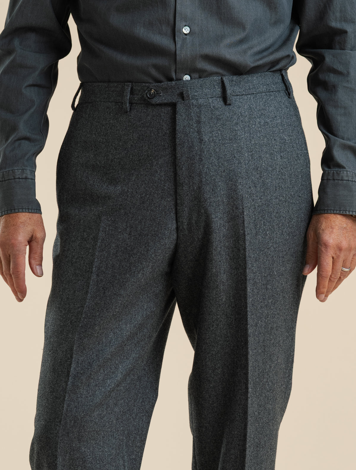 Einreihiger Anzug aus Wollflanell, Grau