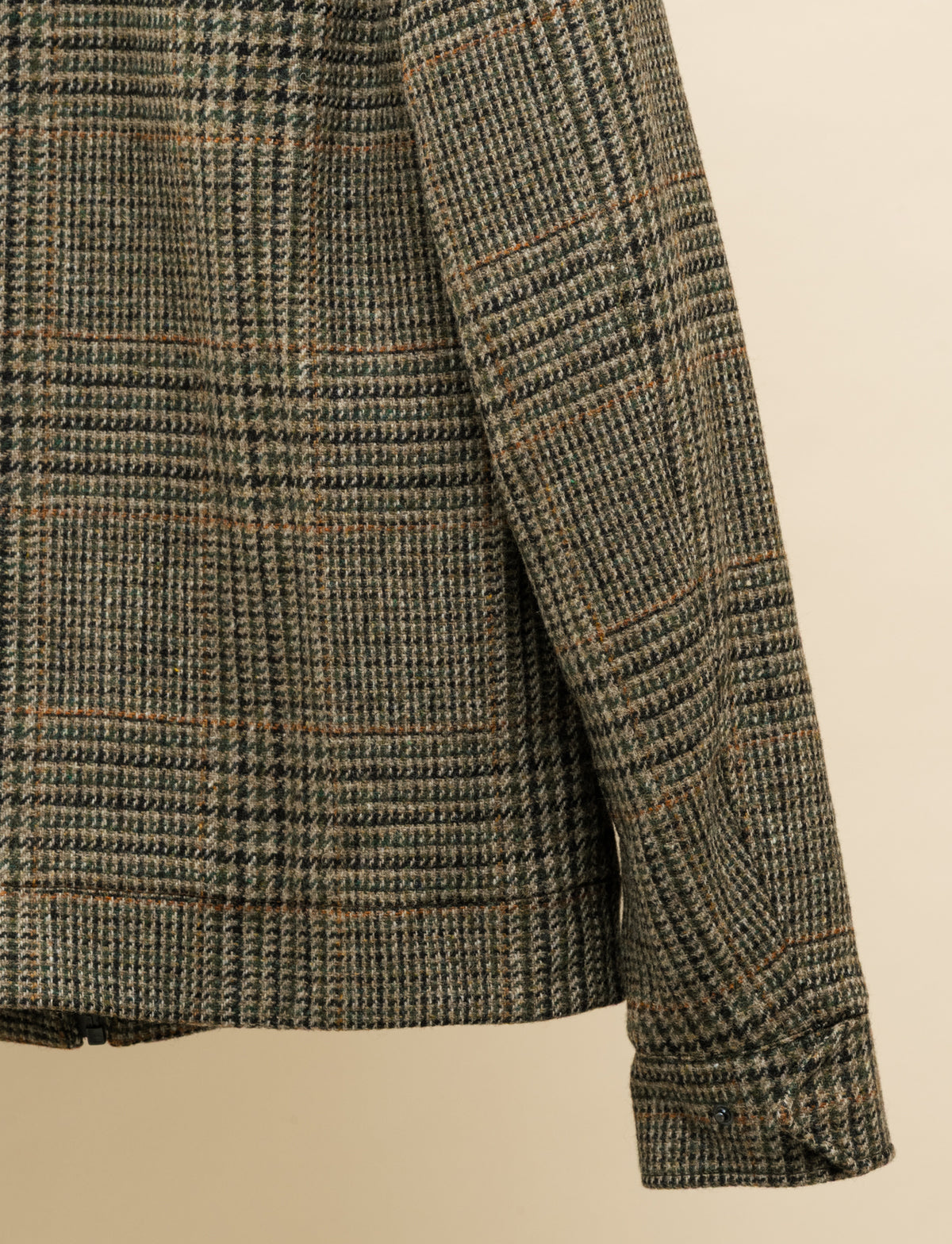 Kurze Glencheck-Wolljacke im Military-Stil