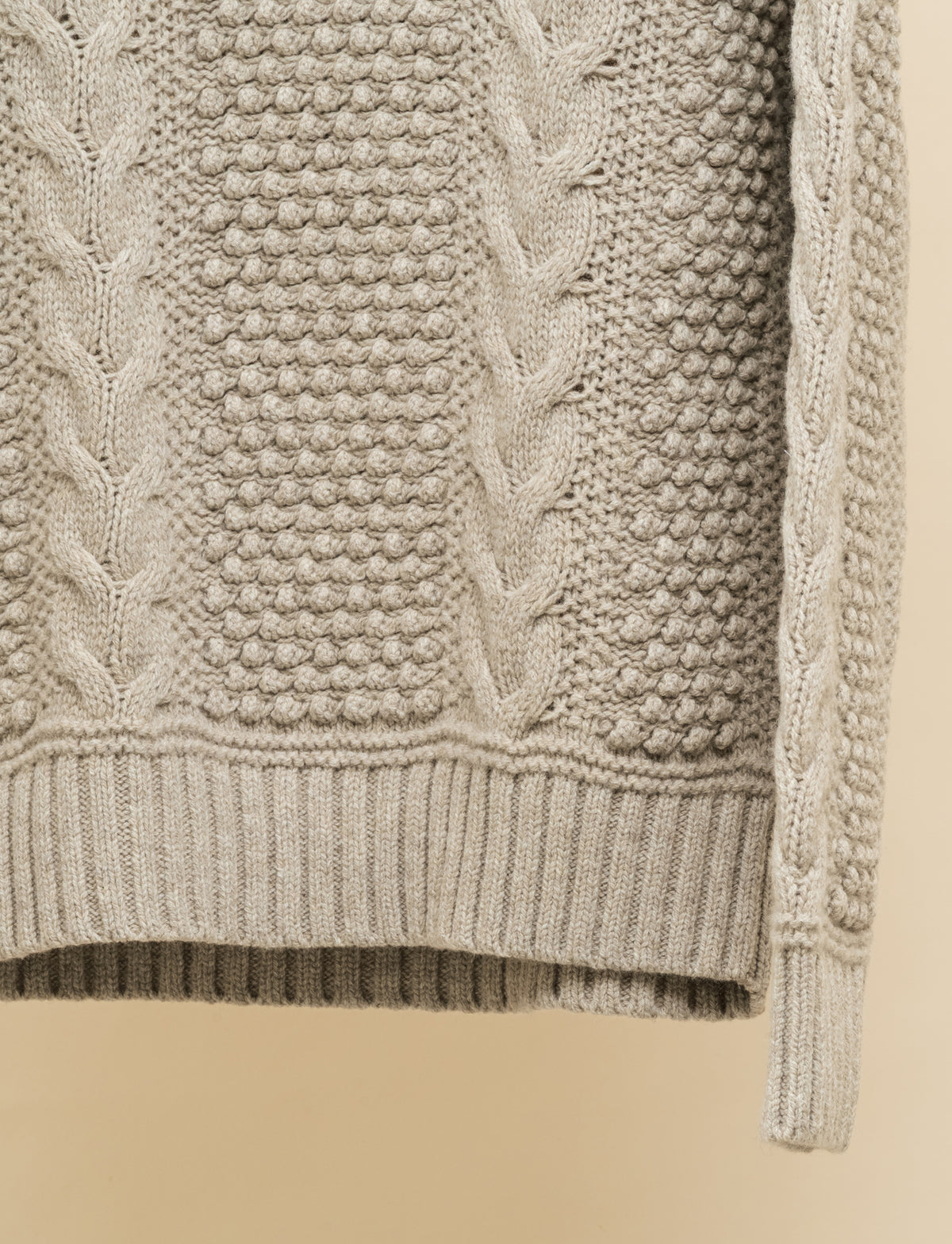 Schal-Pullover aus Wolle mit Zopfmuster Crememeliert