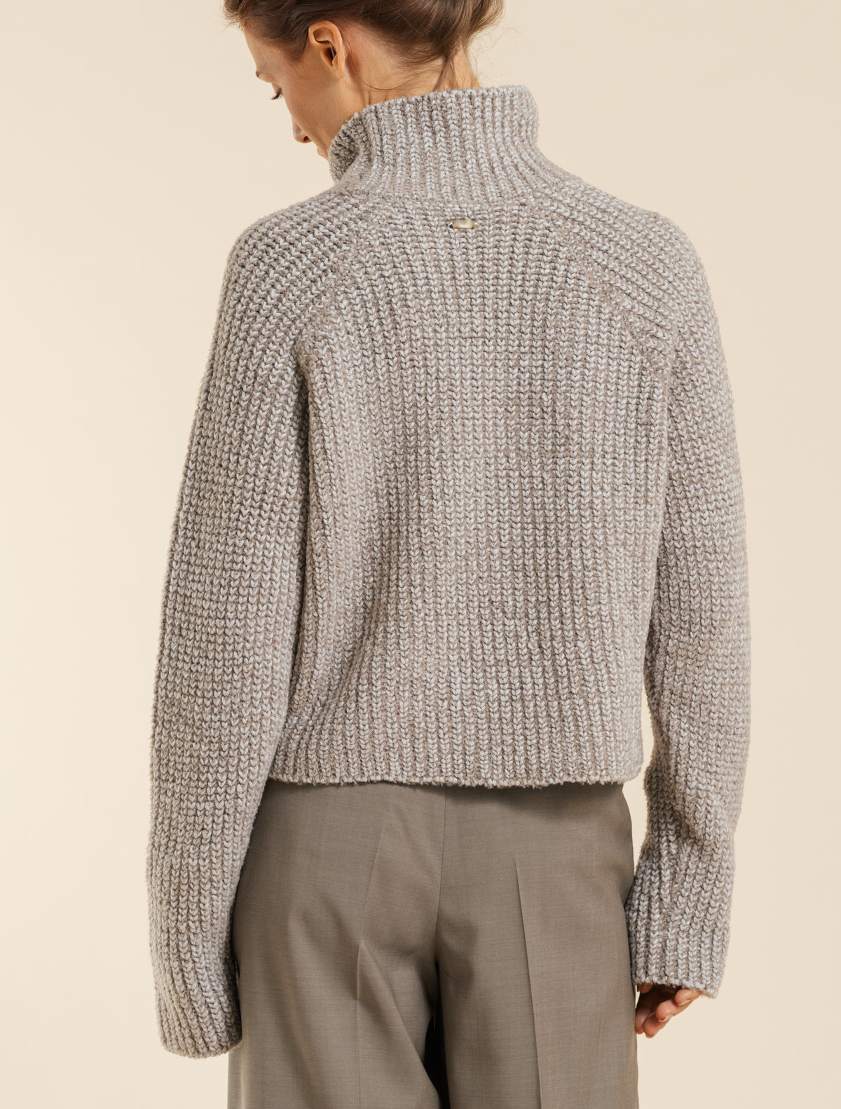 Bruna Raglan-Rollkragenpullover aus Lushwool Beige