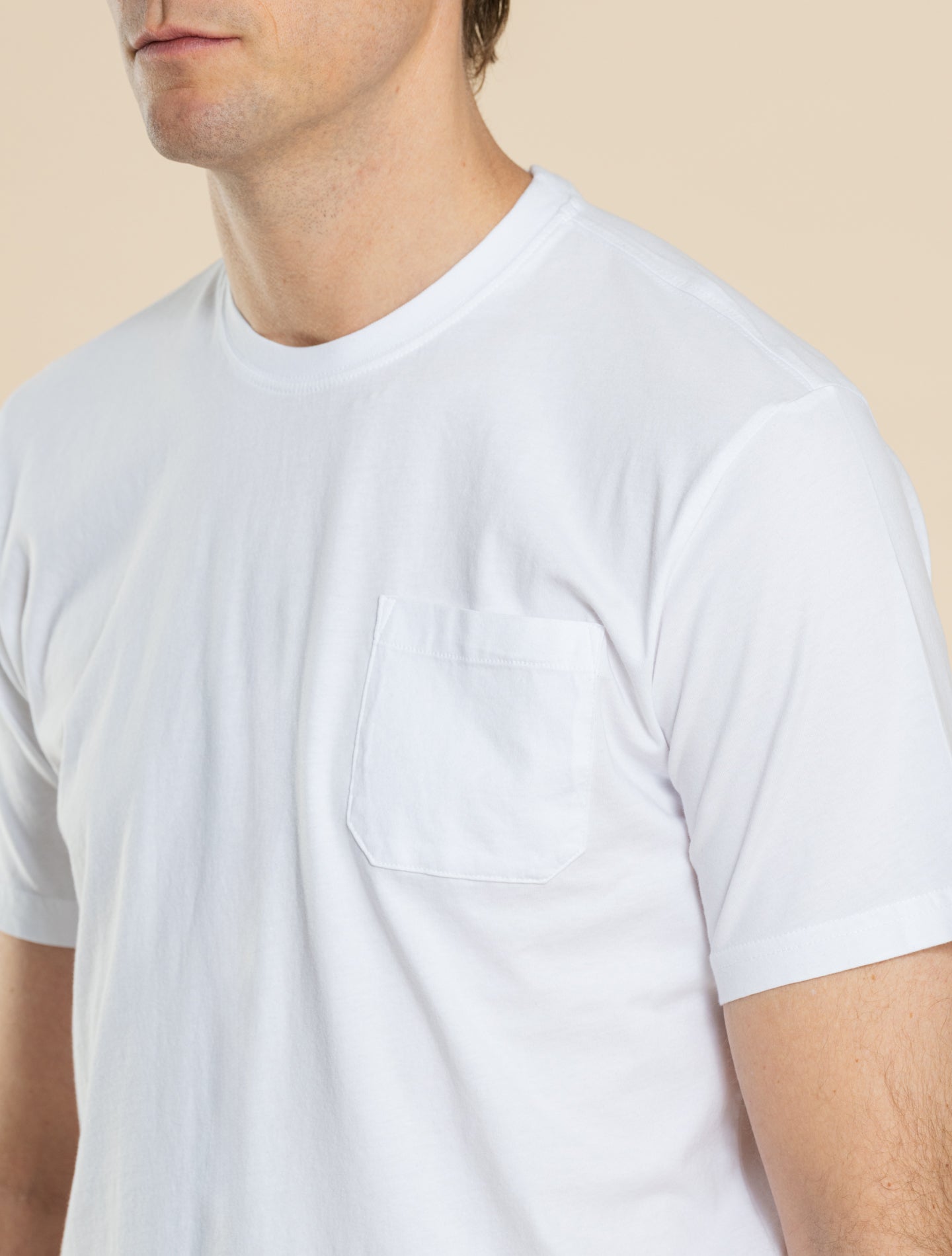 Bomulls-T-shirt med ficka Vit