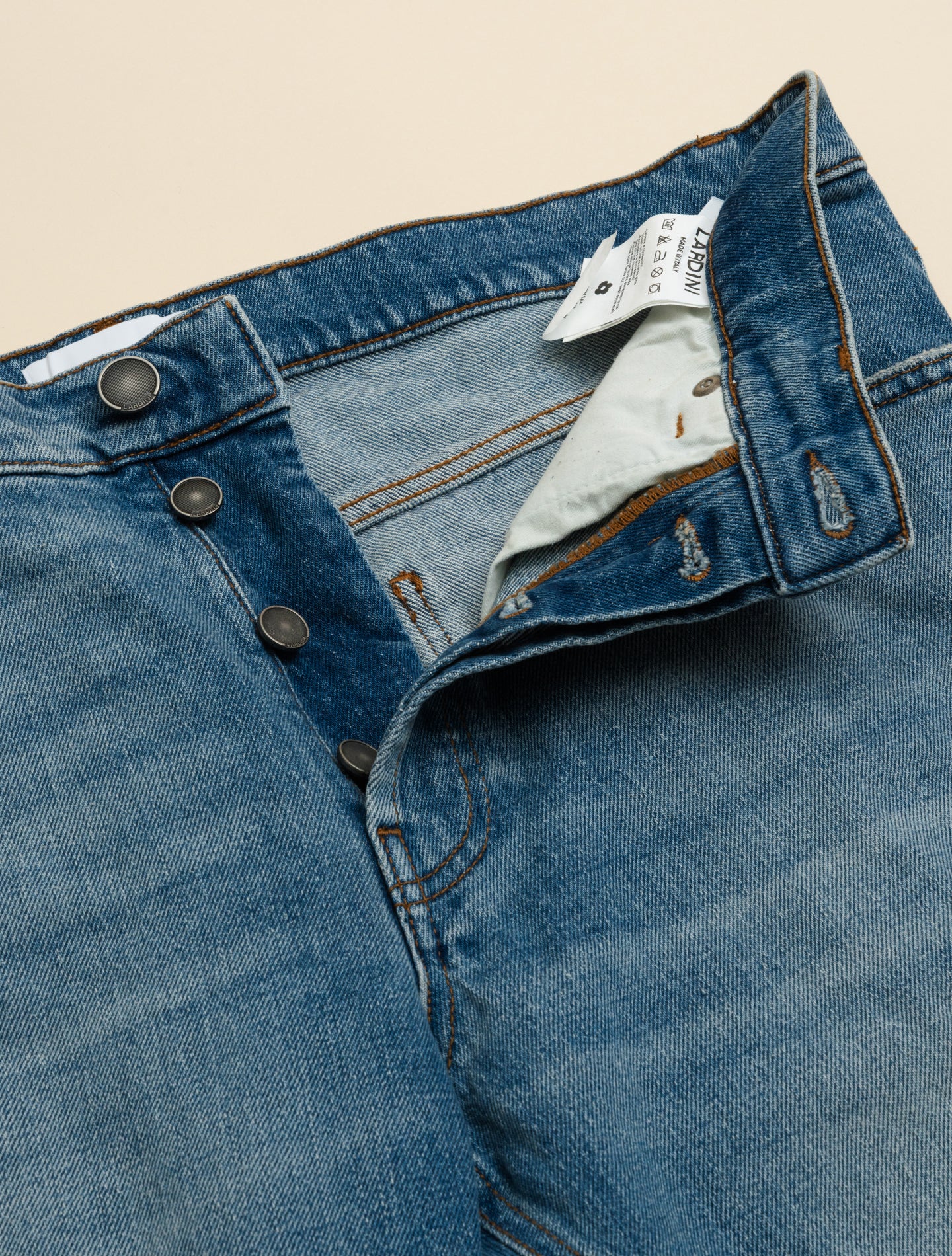 Carrot Fit Five-pocket Jeans Washed Denim