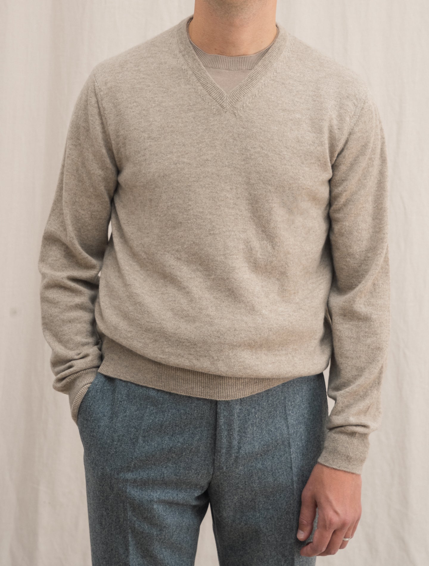 Cashmere Knitted V-Neck Beige | Gabucci