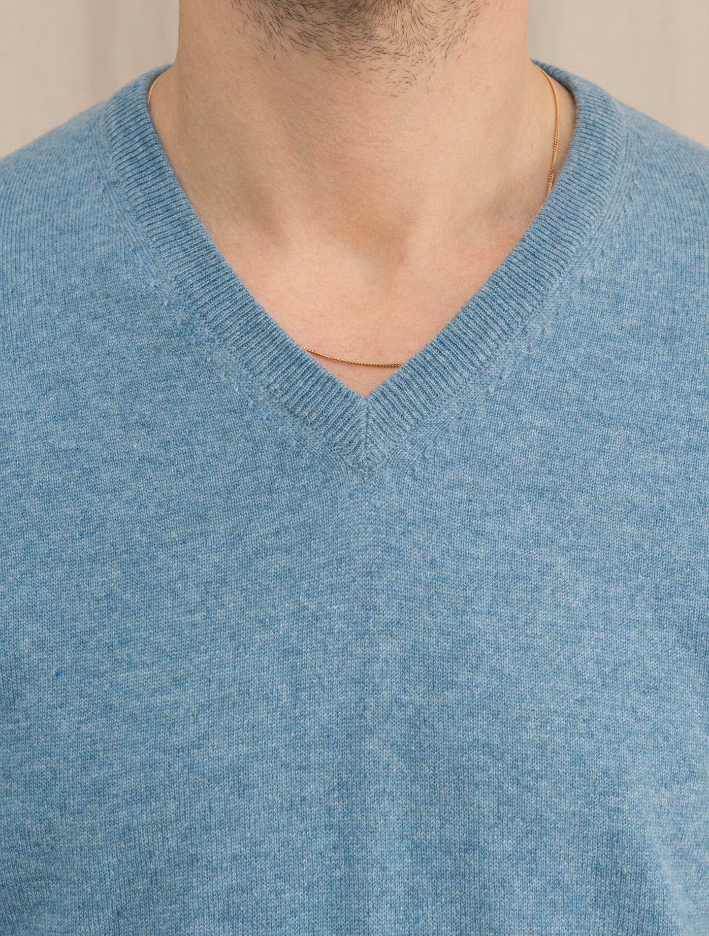 Cashmere Knitted V-Neck Light Blue | Gabucci