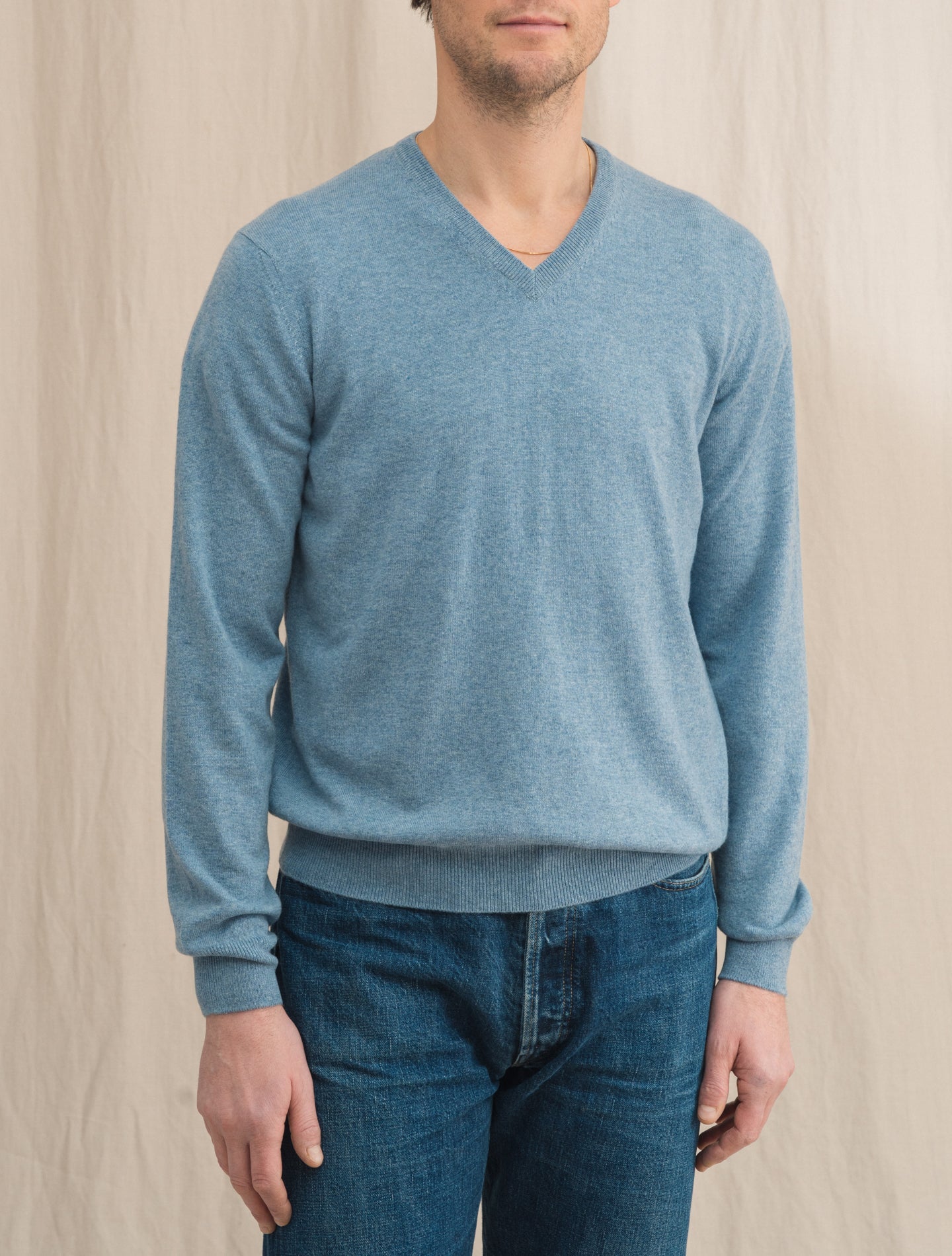 Cashmere Knitted V-Neck Light Blue | Gabucci