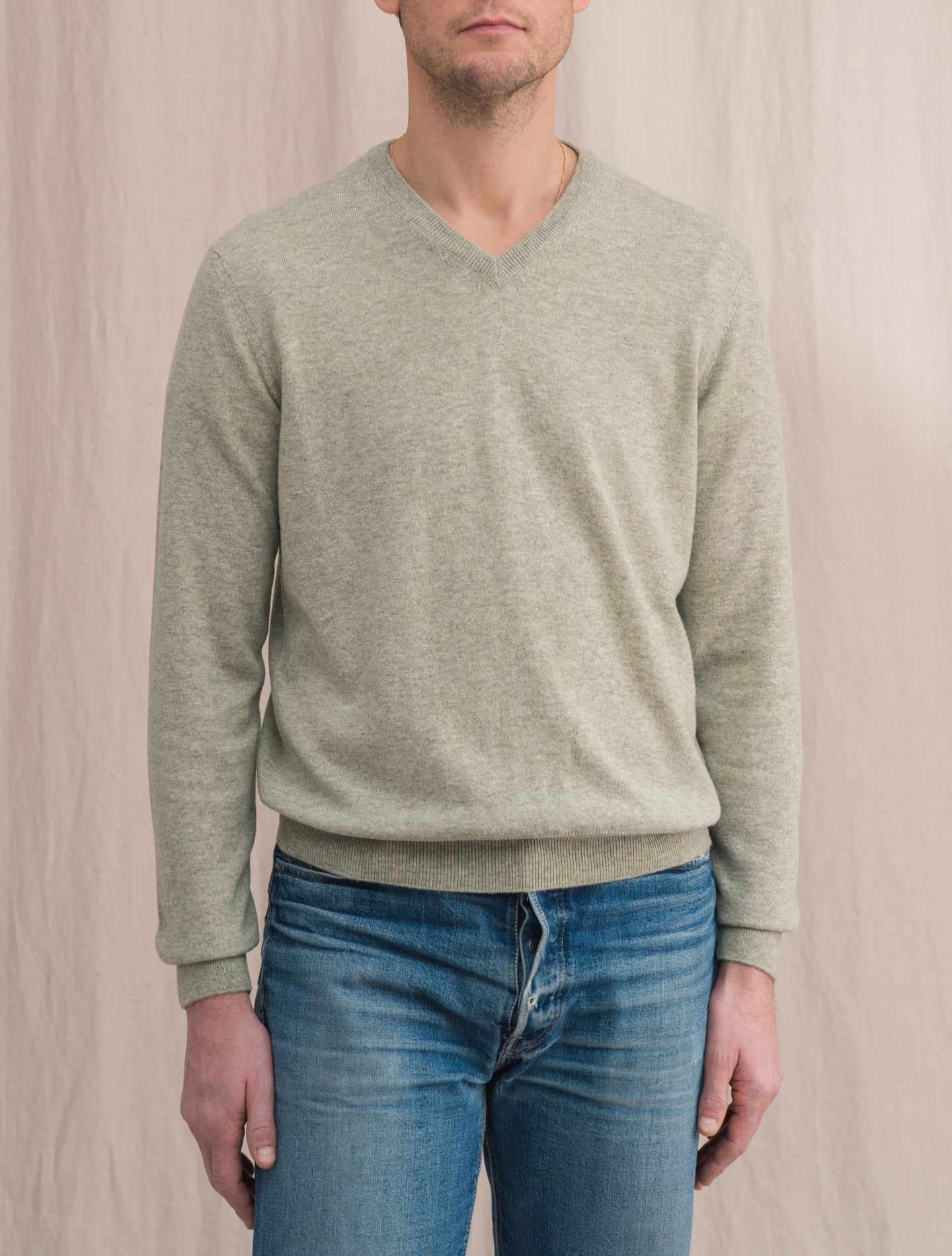 Cashmere Knitted V-Neck Pistasch Green | Gabucci