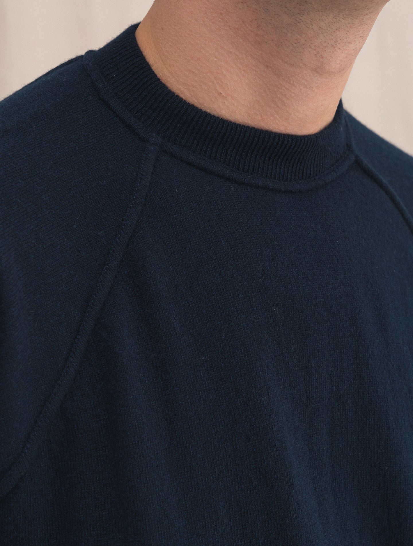 Cashmere Raglan Sweater Navy | Gabucci