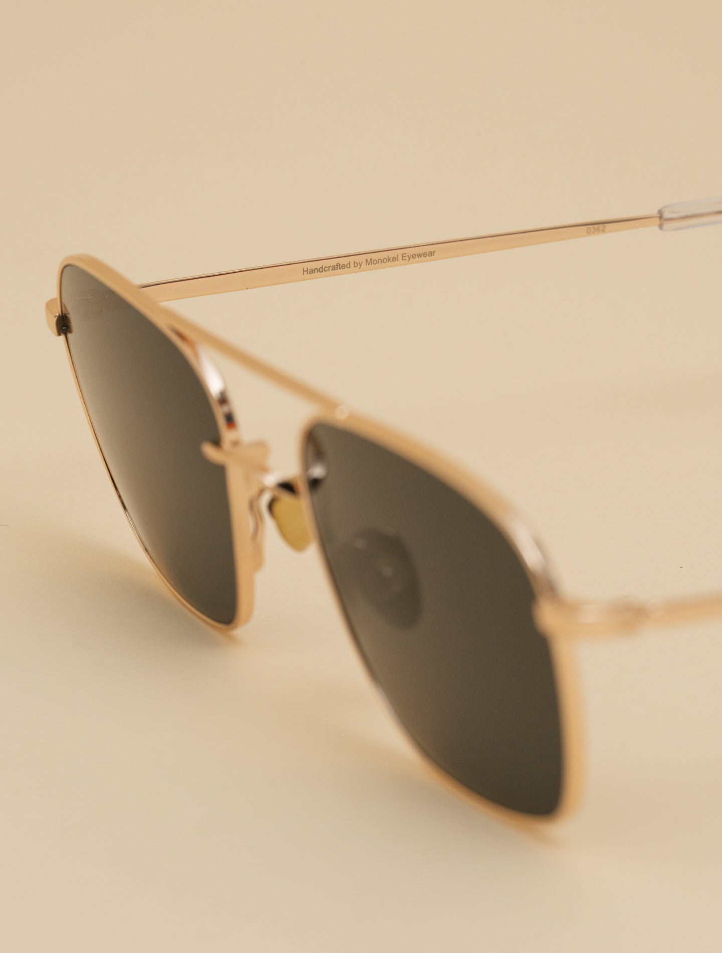 Dion Sunglasses Gold - Green Solid Lens Monokel Eyewear Sunglasses One Size