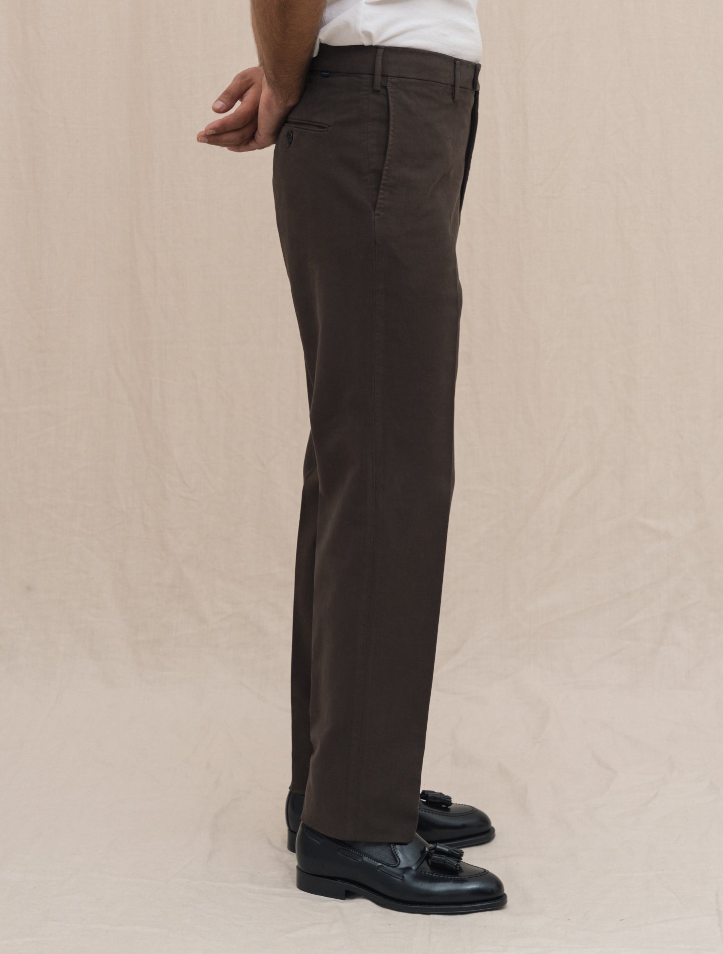 Doeskin Regular Fit Trousers Brown Incotex Trousers Gabucci