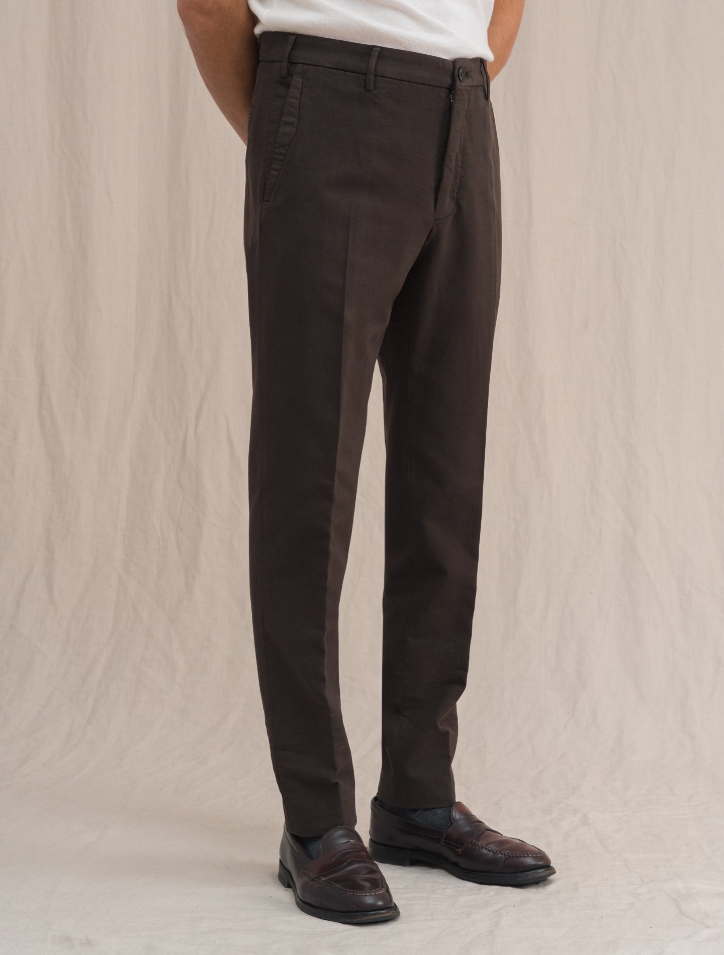 Doeskin Tapered Fit Trousers Brown | Gabucci