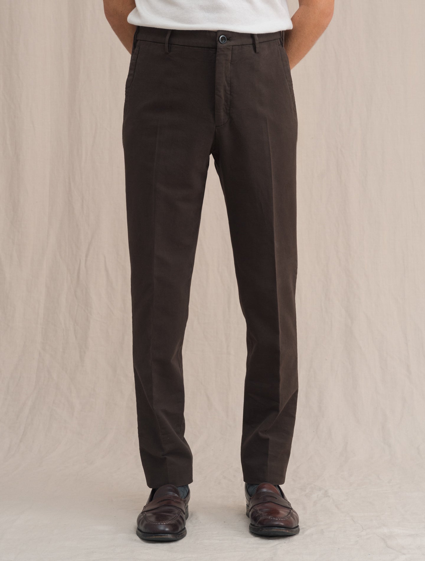 Doeskin Tapered Fit Trousers Brown | Gabucci