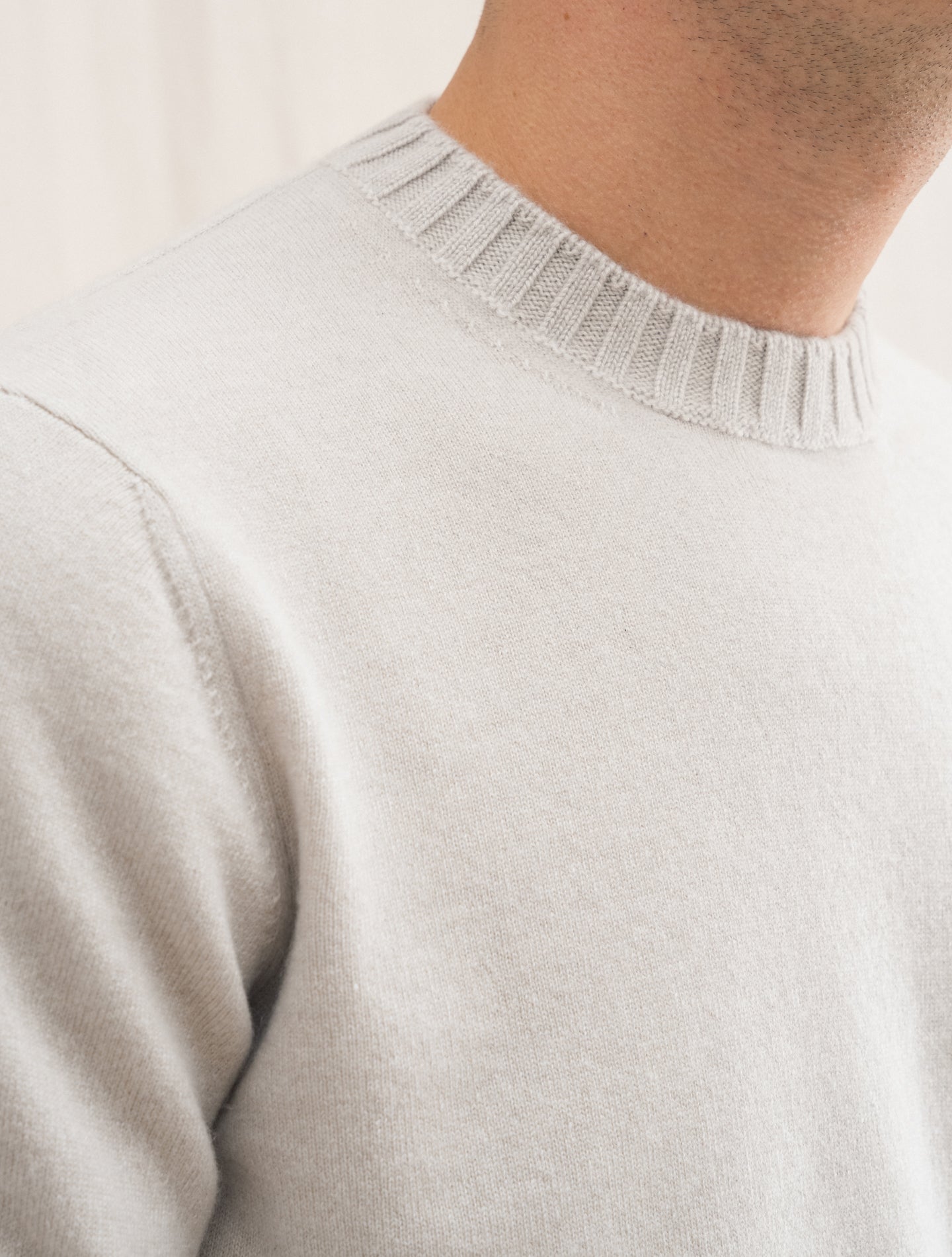 Duvet Cashmere Knitted Crewneck Stone | Gabucci