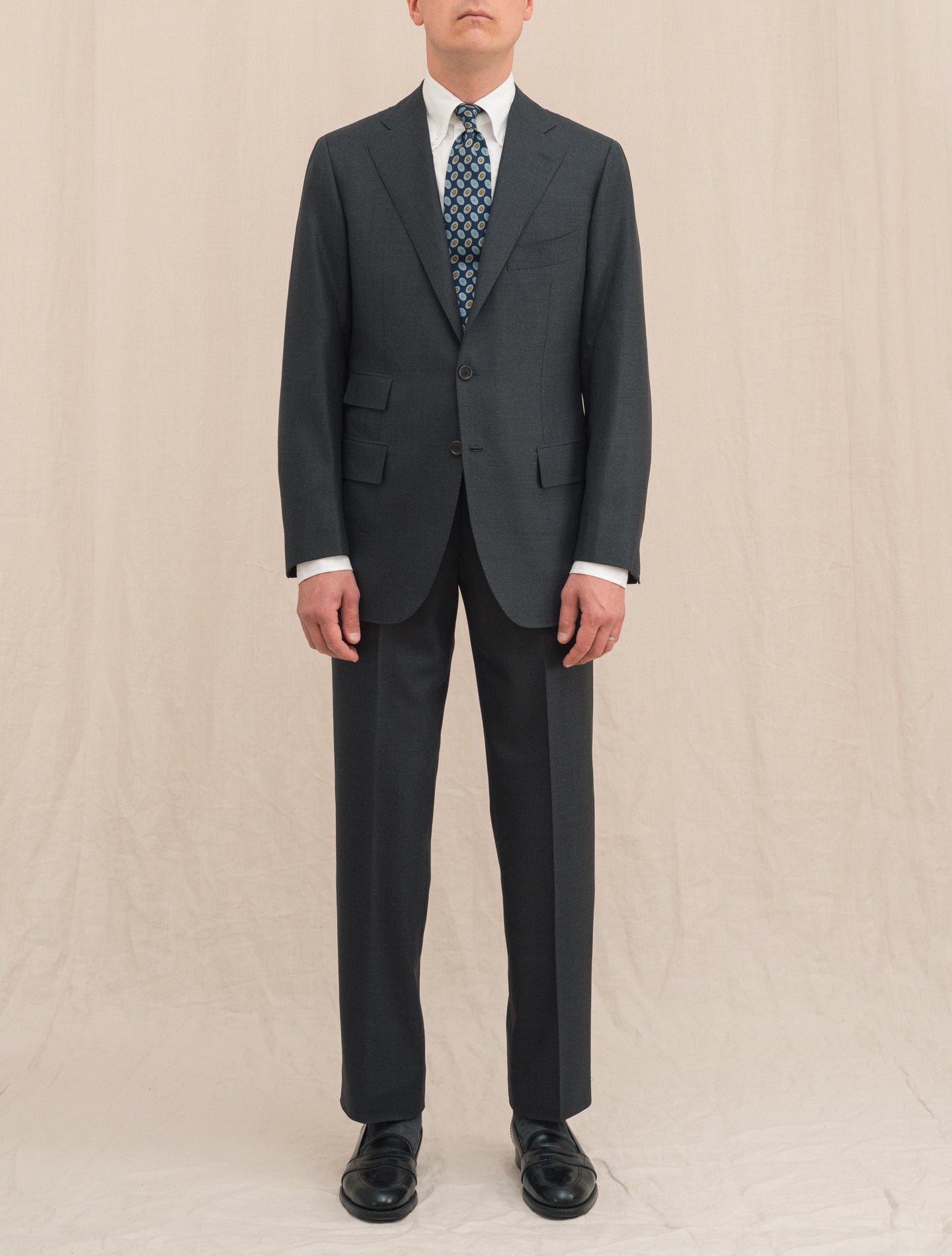 Handmade Single Breasted 150`s Wool Suit Grey | Gabucci