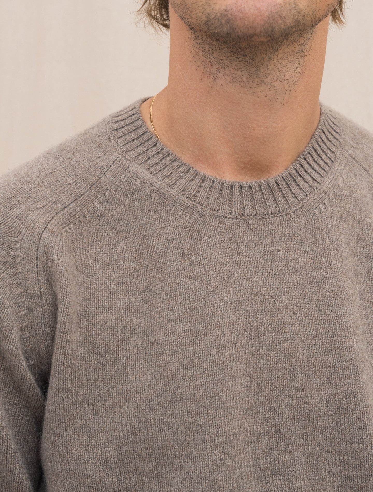 Knitted Cashmere Raglan Crewneck Nougat Gabucci Knitwear Gabucci