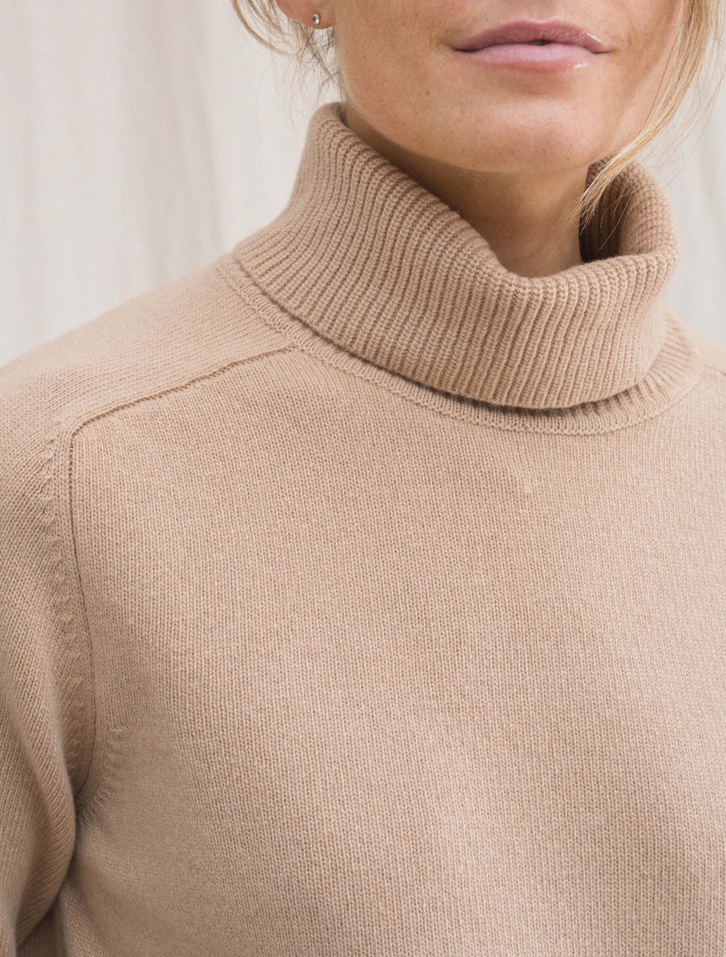 Knitted Wool Cashmere Rollneck Camel | Gabucci