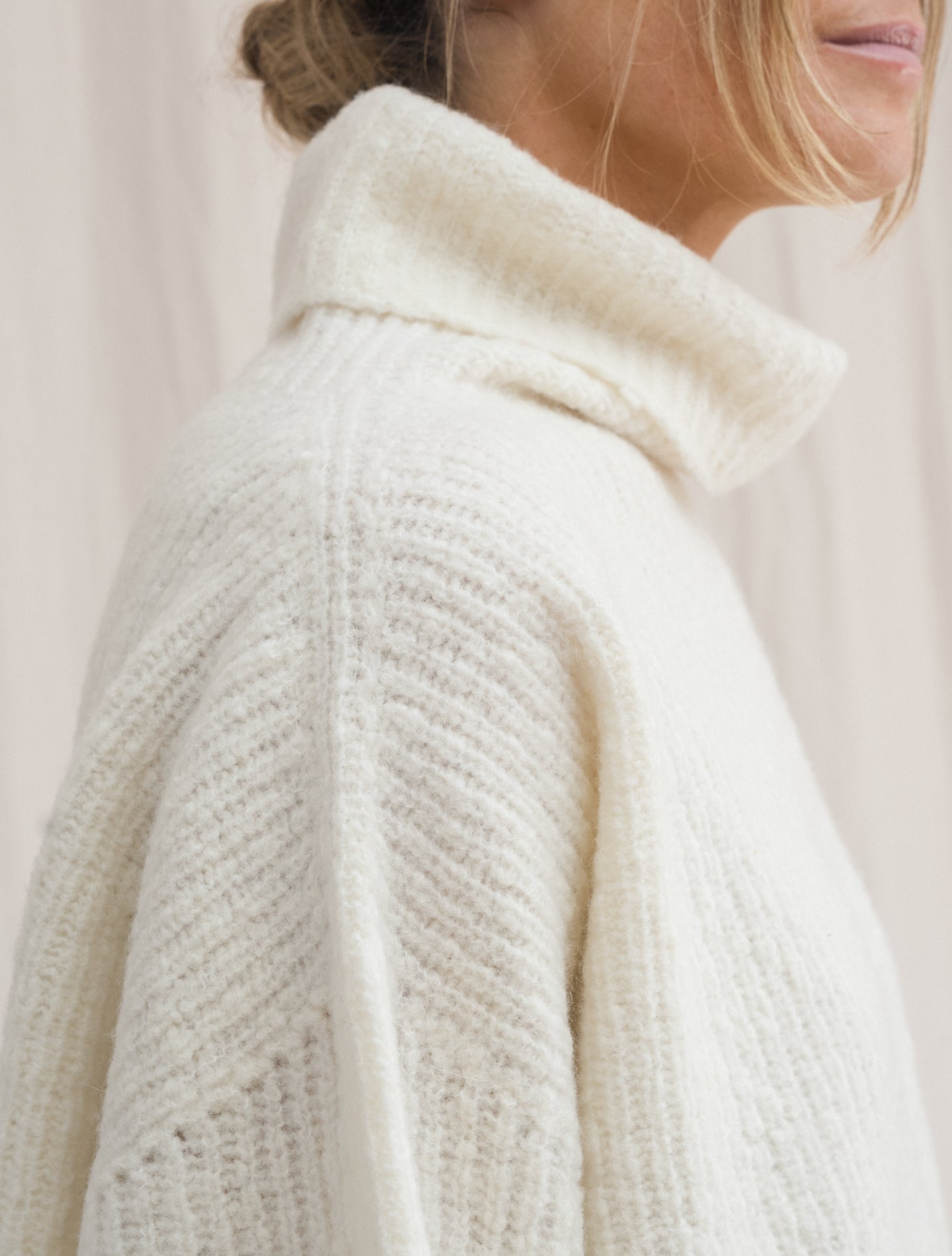 Oversize Wool Cashmere Rollneck Off White | Gabucci