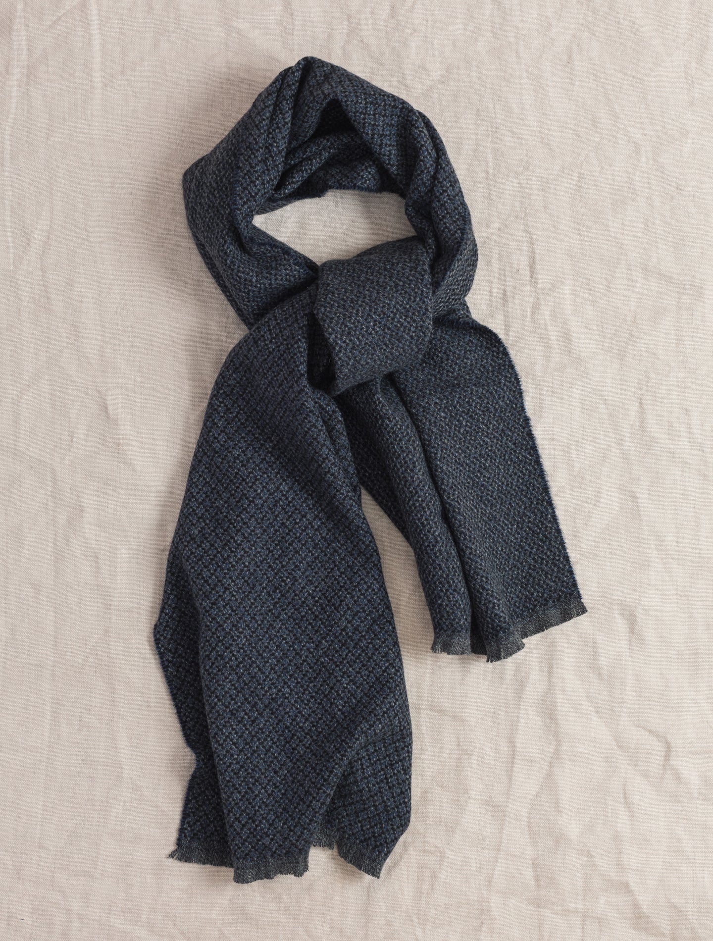 Speckled Cashmere Scarf Charcoal | Gabucci