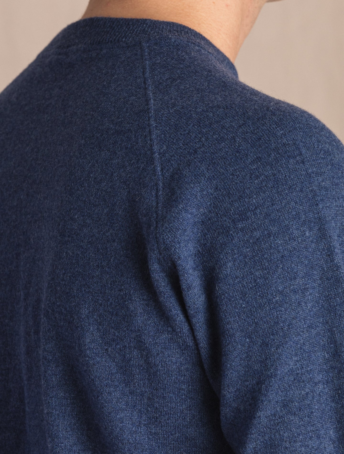 Blue Raglan Cashmere Crewneck | Gabucci