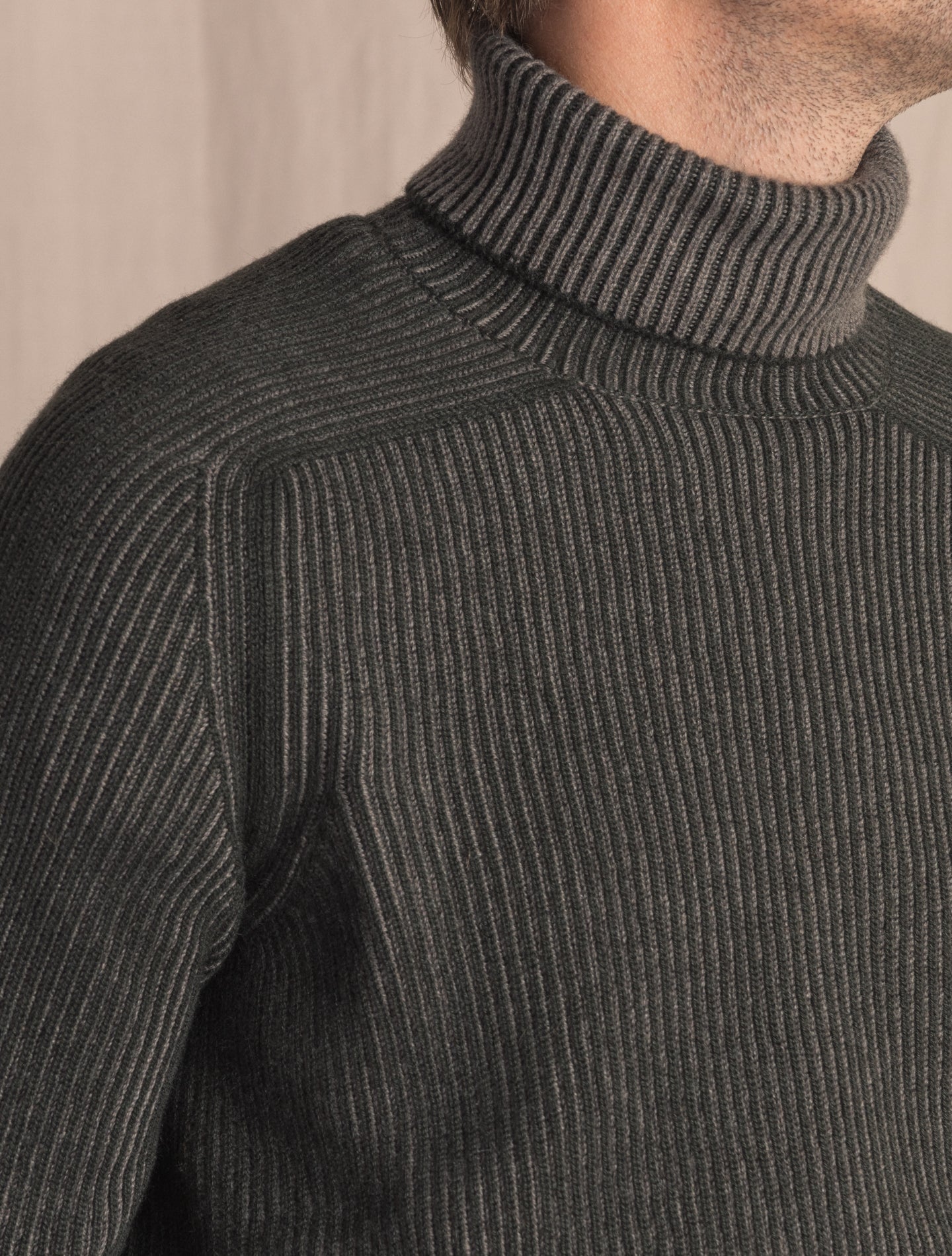 Bottle Green Cashmere Ribbed Reversible Rollneck | Gabucci