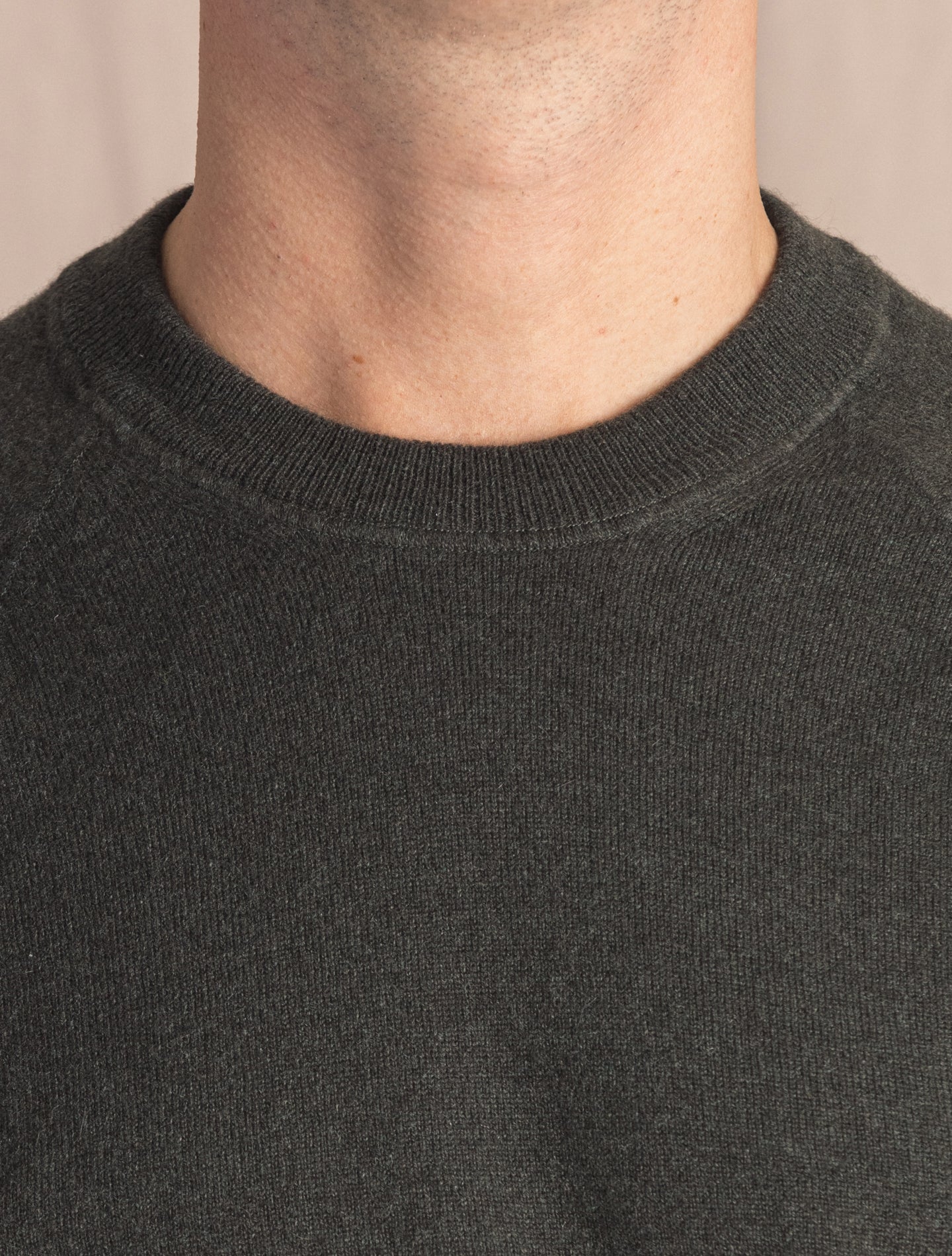 Green Raglan Cashmere Crewneck | Gabucci