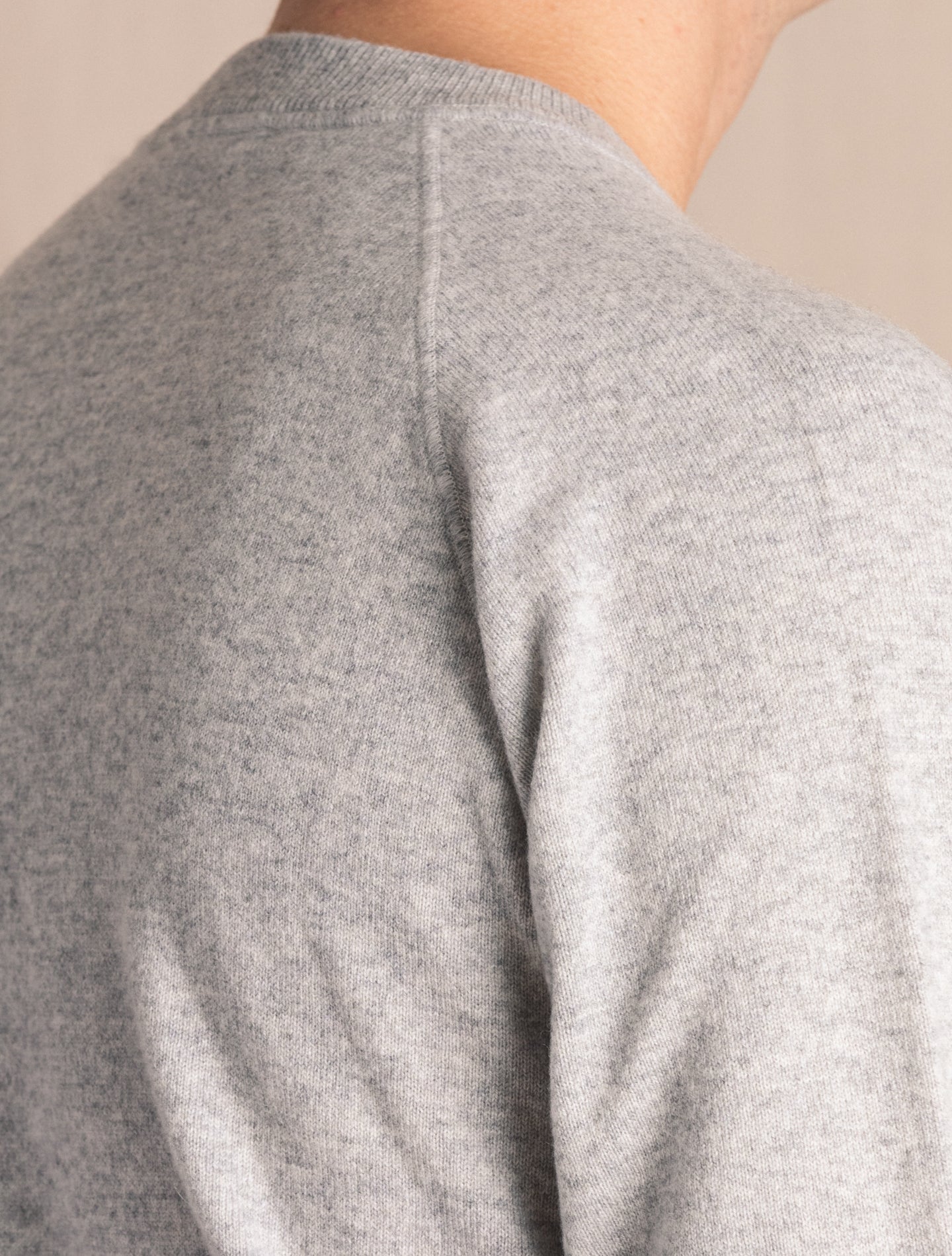 Grey Raglan Cashmere Crewneck | Gabucci