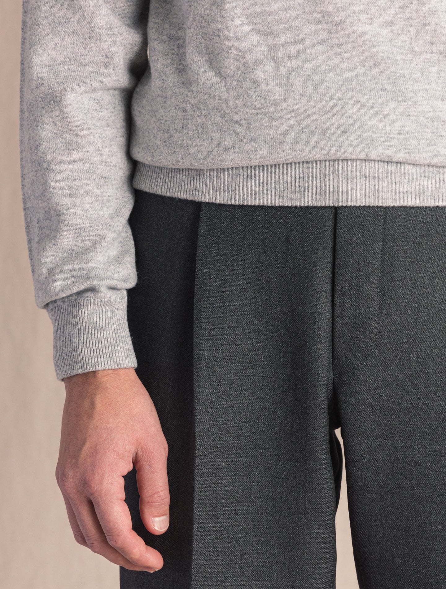 Grey Raglan Cashmere Crewneck | Gabucci