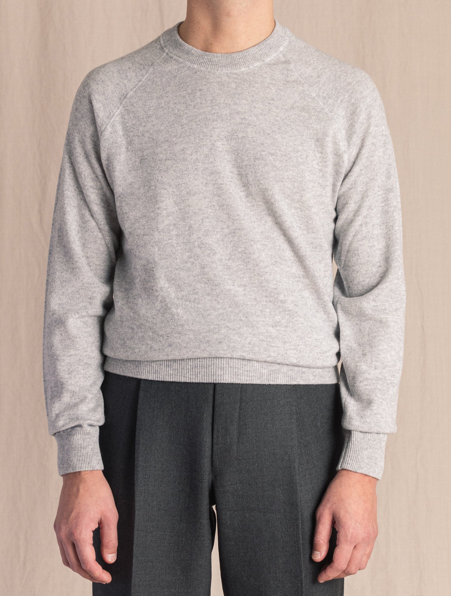 Grey Raglan Cashmere Crewneck | Gabucci