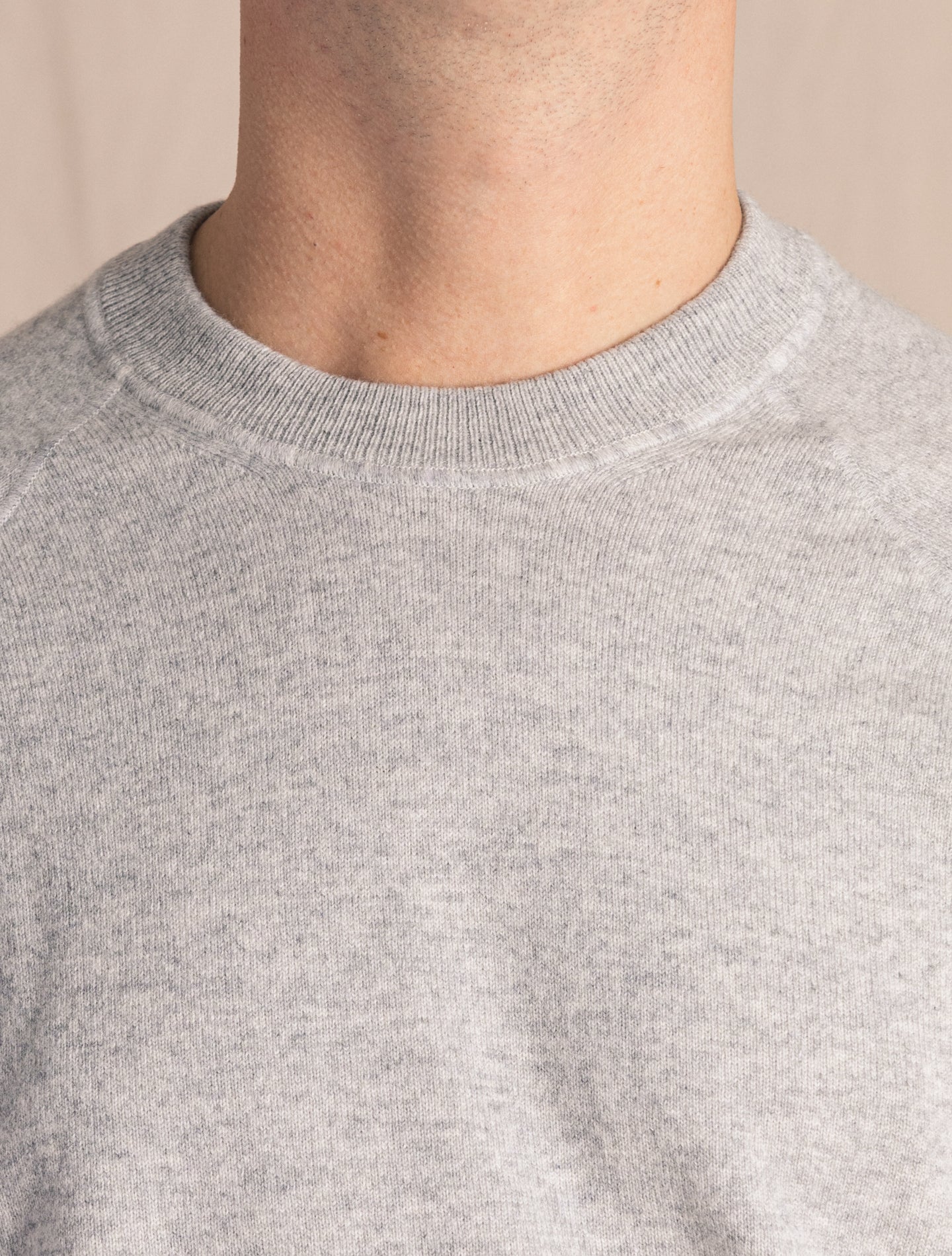 Grey Raglan Cashmere Crewneck | Gabucci