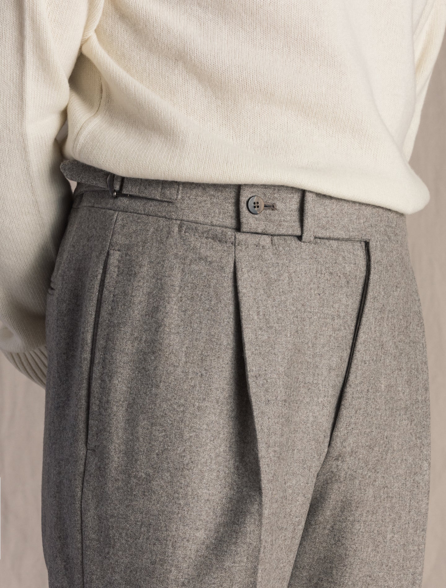 Light Grey Single Pleated Wool Trousers | Gabucci