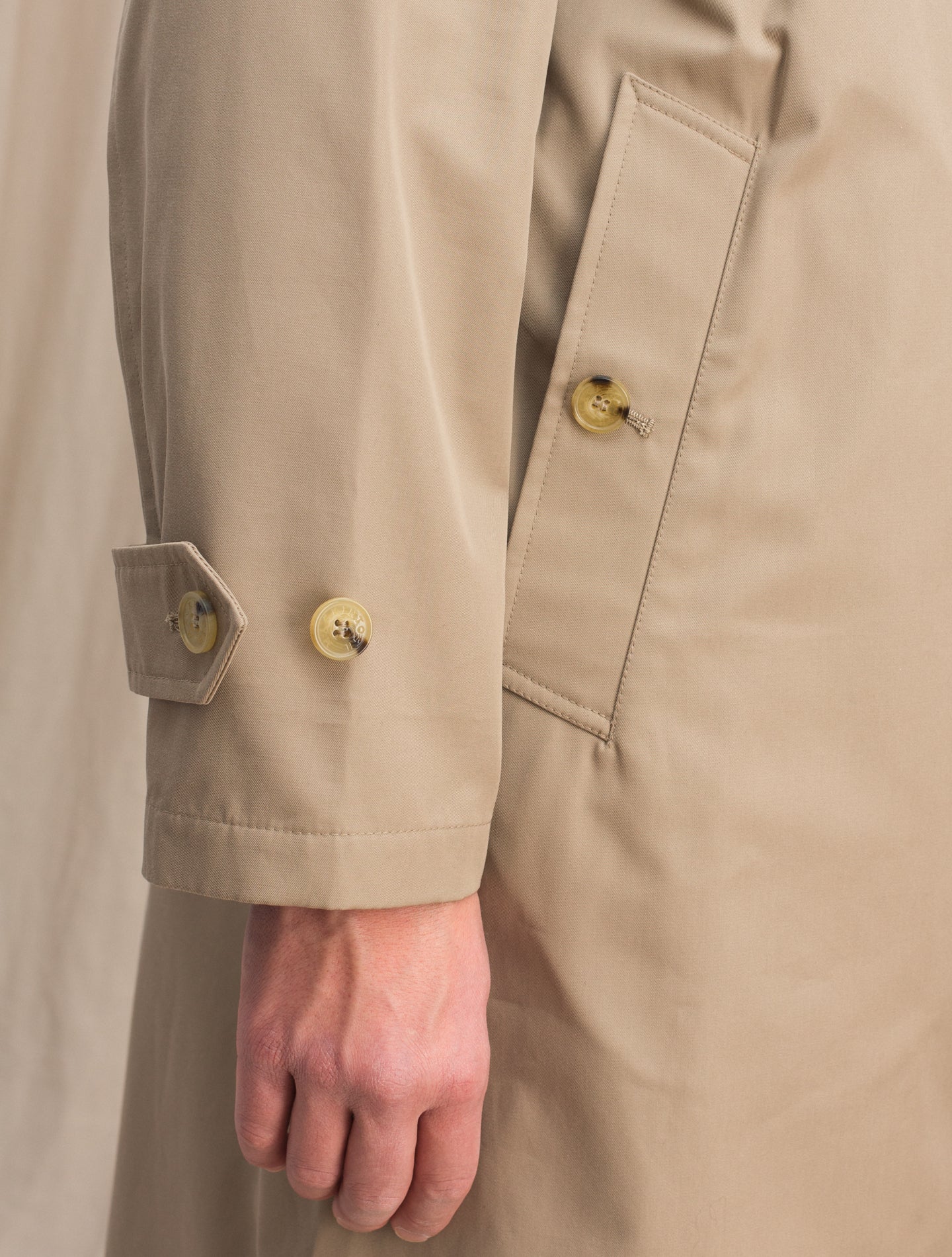 Selwyn Raglan Coat Sand | Gabucci